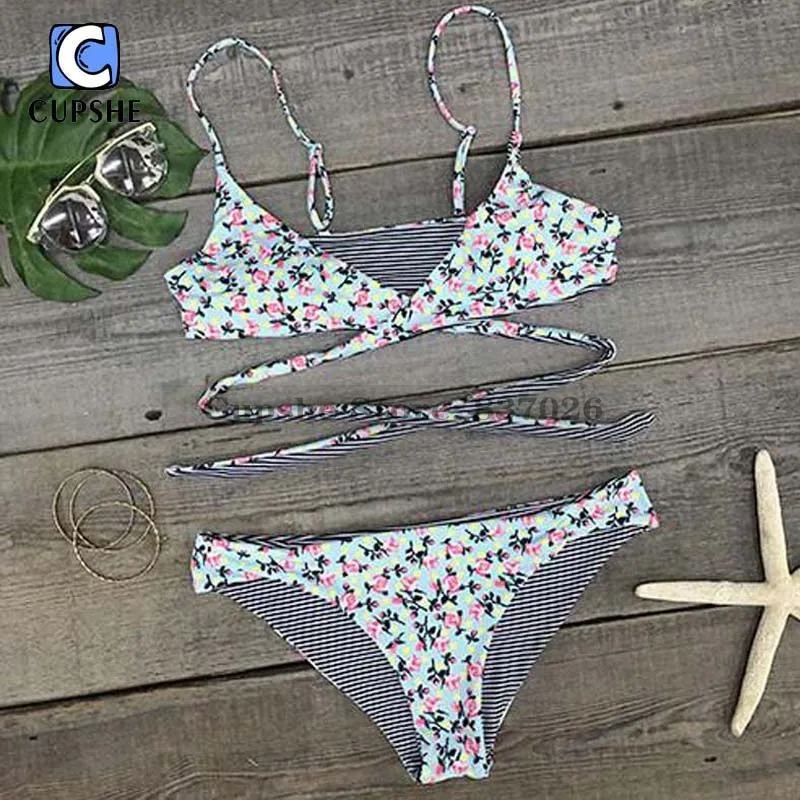 bikini swimsuit pint Hot Sex photo Women pissing outside