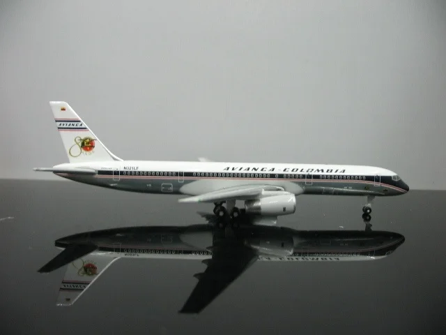 

1:500 Avianca Colombia Boeing 757-200 N321LF model plane