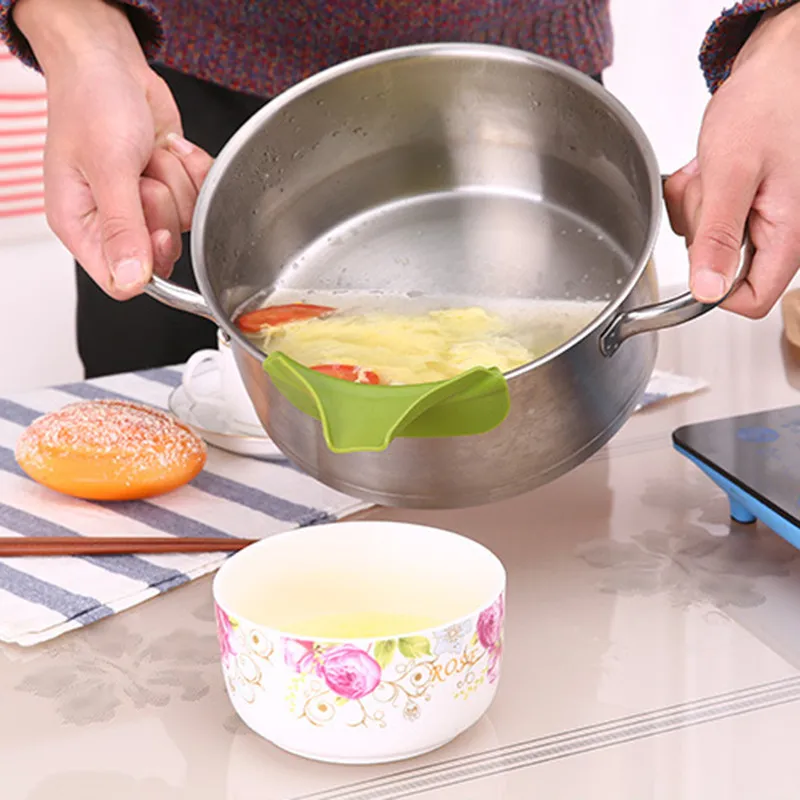 

1PC Anti-spill Soup Funnel Silicone Slip Pour Soup Spout Funnel Pans and Bowls and Jars Water Deflector Kitchen Gadget
