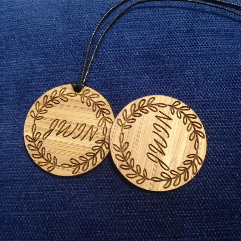 

Clsssis Style Round Shape Mini Bamboo Sign With Rope High Quality Handmade Garment Handgtags Can Be Customized BambooTrademark