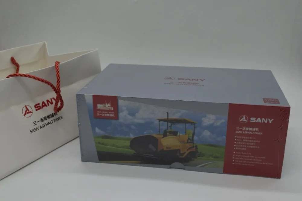 Игрушечная модель из сплава в подарок асфальтоукладчик масштабе 1:50 Инженерная