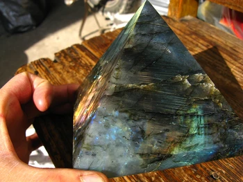 

RAINBOW NATURAL PRETTY LABRADORITE CRYSTAL PYRAMID HEALING 1440g