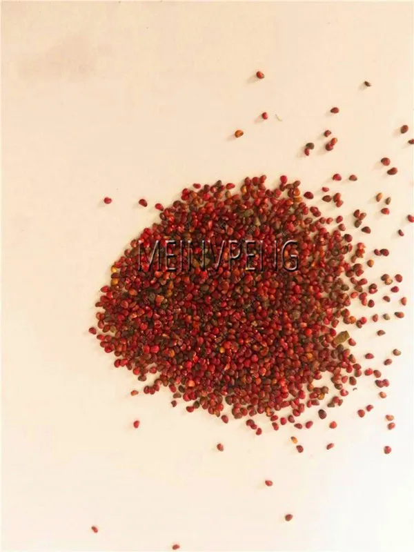 красные семена. маленькие красные семечки. бразильский перец. киноа черный бежевый и красный картинки. приправы круглые семена красные.
