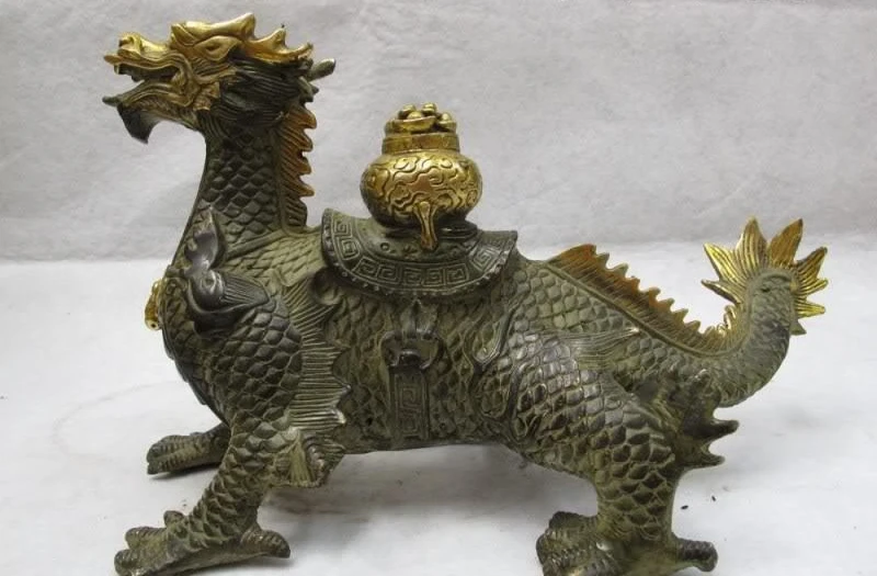 

Chinese Folk Classic Bronze Gilt Feng Shui Money wealth Dragon beast Monster