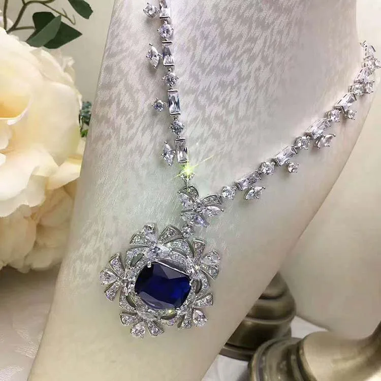 

Luxury 925 Sterling Silver Rhinestone Torques For Women Big Crystal Pendant Necklace Silver Plated Banquet Costume Necklace