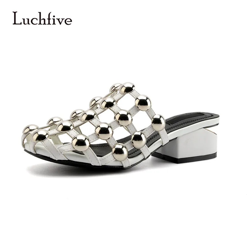 

Luchfive Fashion Summer Cover Toe Hollow Out Slides Rivet Flat Slippers Outwear Street Snap Women Shoes Plus Big Size