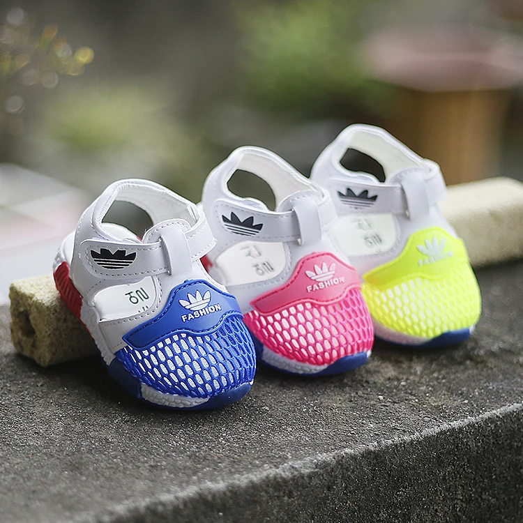 Новая модная летняя повседневная обувь из сетчатого материала для мальчиков детские пляжные сандалии для маленьких девочек модные спортивные сандалии для малышей Размеры 15-25