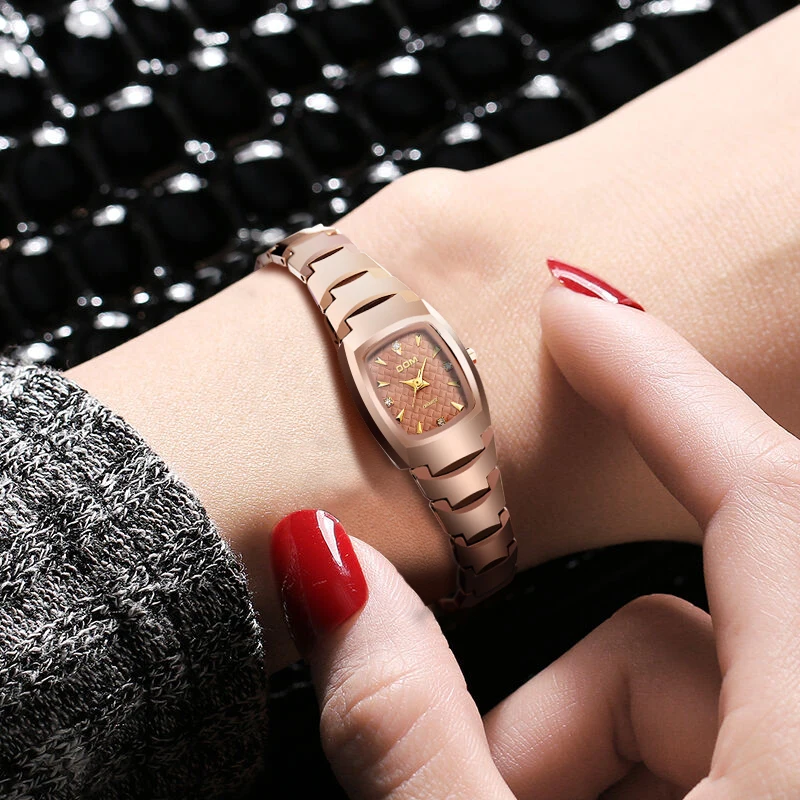 Kopen DOM Brand Luxe Wolframstaal Vrouwen Horloges Rose Gold Armband Kleine Mode Dame Quartz Horloge Vrouwelijke Klok Relogio Faminino