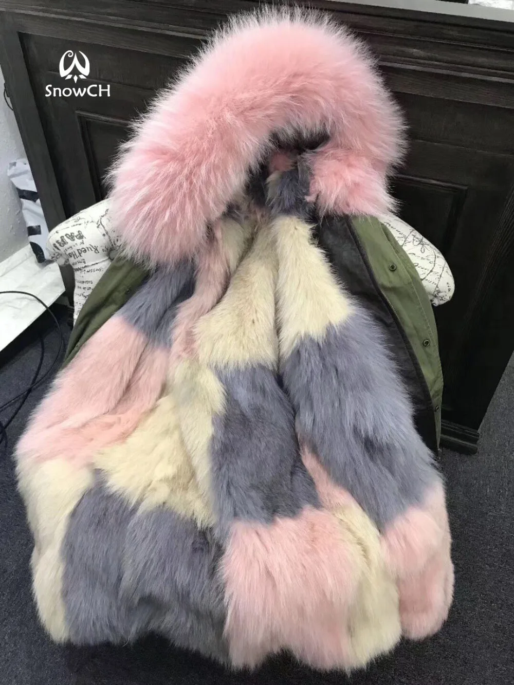 Sale 2018 new fashion women luxurious Large raccoon fur collar hooded coat warm Fox fur liner parkas long winter jacket F939 0
