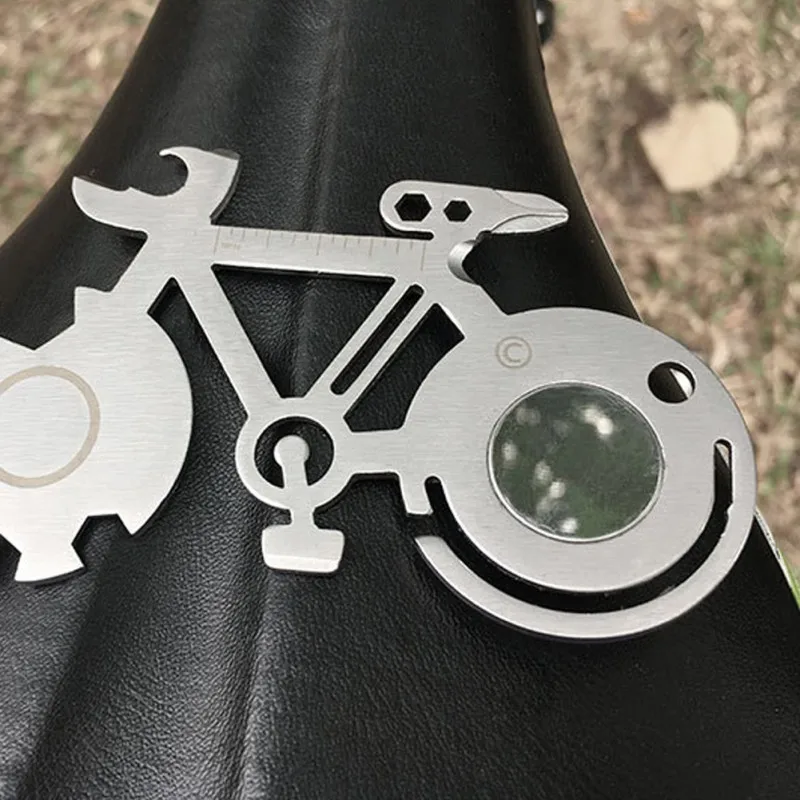Наружное Походное снаряжение и для ежедневного использования инструмент Велоспорт Кемпинг брелок для выживания титановое покрытие в форме велосипеда EDC Мульти гаечный ключ Отвертка