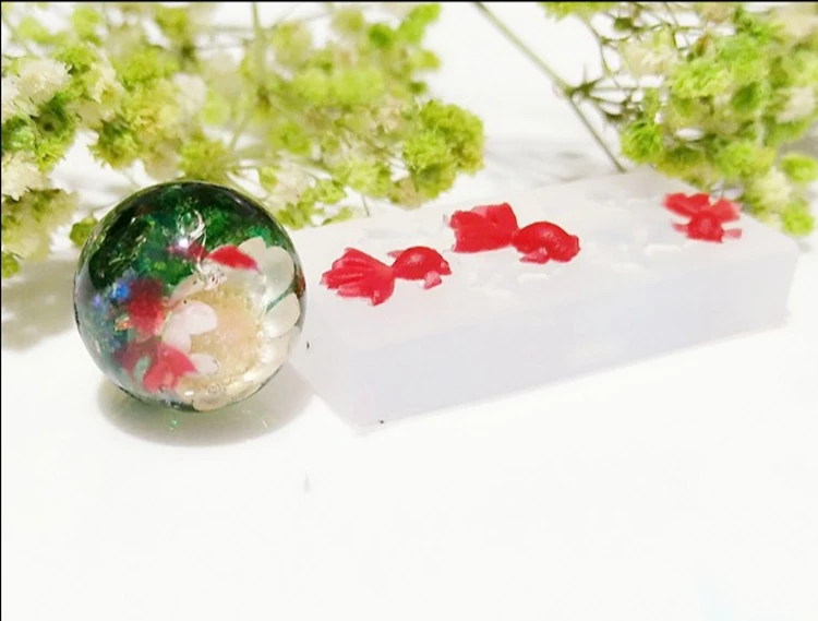 

1pcs Different sizes of Scrub small goldfish Liquid silicone mold DIY resin jewelry mold for jewelry making filling