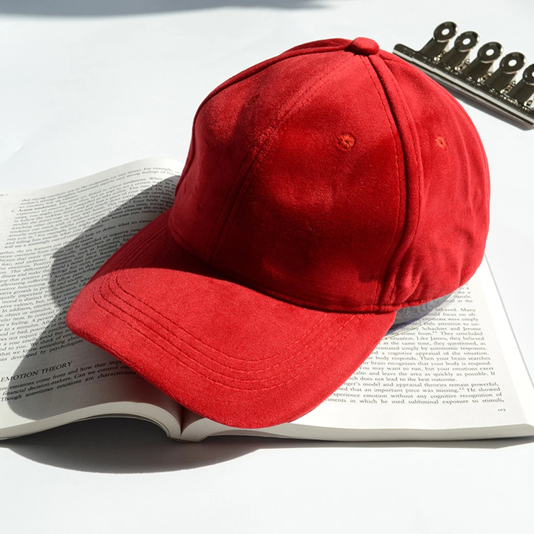 

Spring Women Velvet Baseball Cap Womens Bone cap Fashion cap Hip Hop Flat Hat Women Solid Velvet Curved Baseball Cap 2019 New