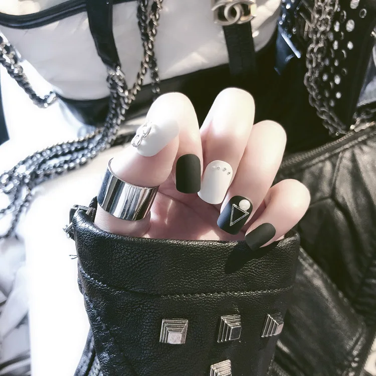 

24pcs False Beautiful Nail Tips False Nails Tips with Glue Sticker Pre Design Full Cover Black White Fake Nails Matte Frosted ^