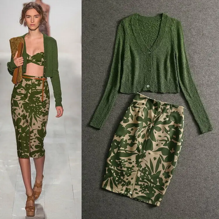 

Fall Green Long Sleeve Sexy Knit Sweater+Printed Slim Skirt Skirt Suit 0802X01