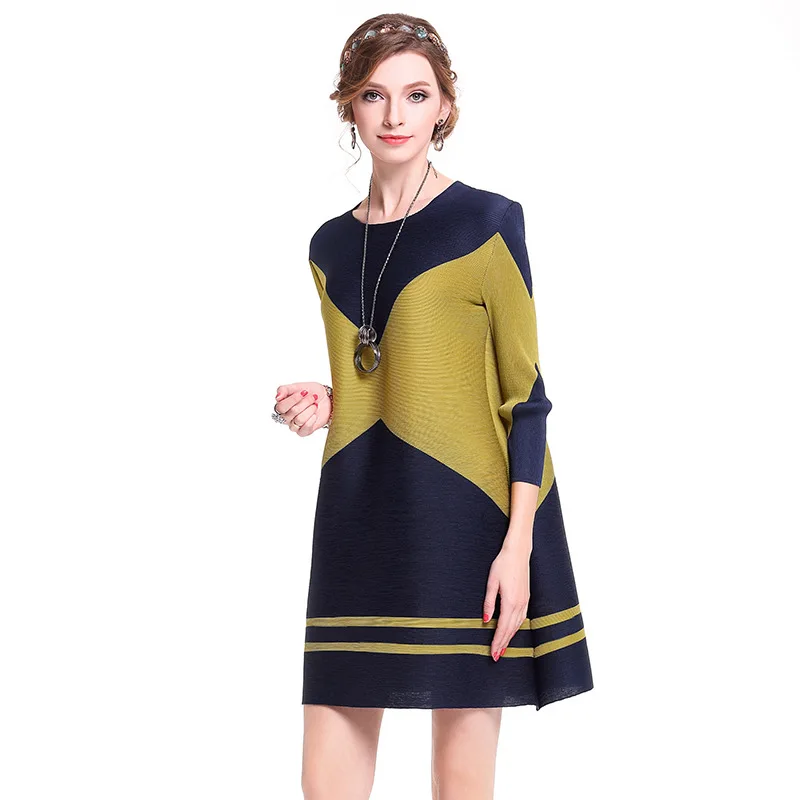 Round Neck Triangle Color Mach Fold Pleated Dress