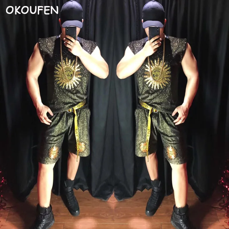 

Nightclub Bar Male DJ singer Black Gold Embroidered DS Costumes Set Hip Hop Loose Vest Shorts set Men Performance clothing Set