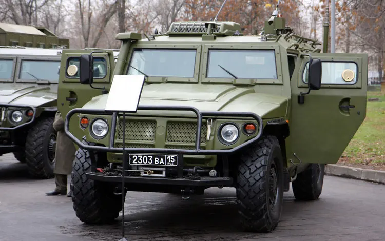 R-145BMA_command_vehicle_on_GAZ_Tigr_chassis_2