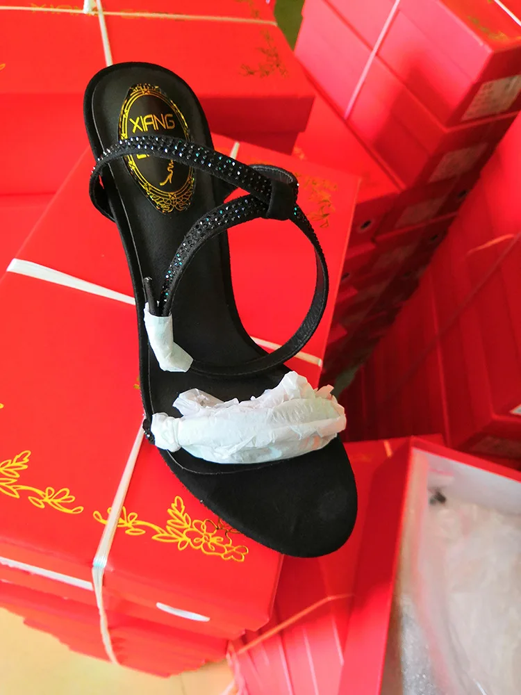 Модные летние вечерние босоножки на высоком каблуке со стразами Женская обувь на тонком каблуке с ремешком на лодыжке и передним задним ремешком однотонные женские сандалии с пряжкой - Цвет: Черный