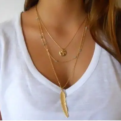 Золотая цепочка женская на шею с жемчугом. Цепь на шею женская. Цепочка женская. Фото цепочек на шее женщин. Фото цепочек на шее женщин.