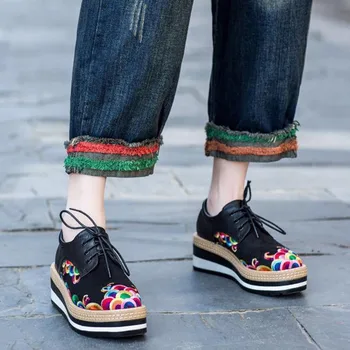 

2019 spring new embroidered platform women's shoes Lace-up casual thick bottom Loafers Female Flats obuv