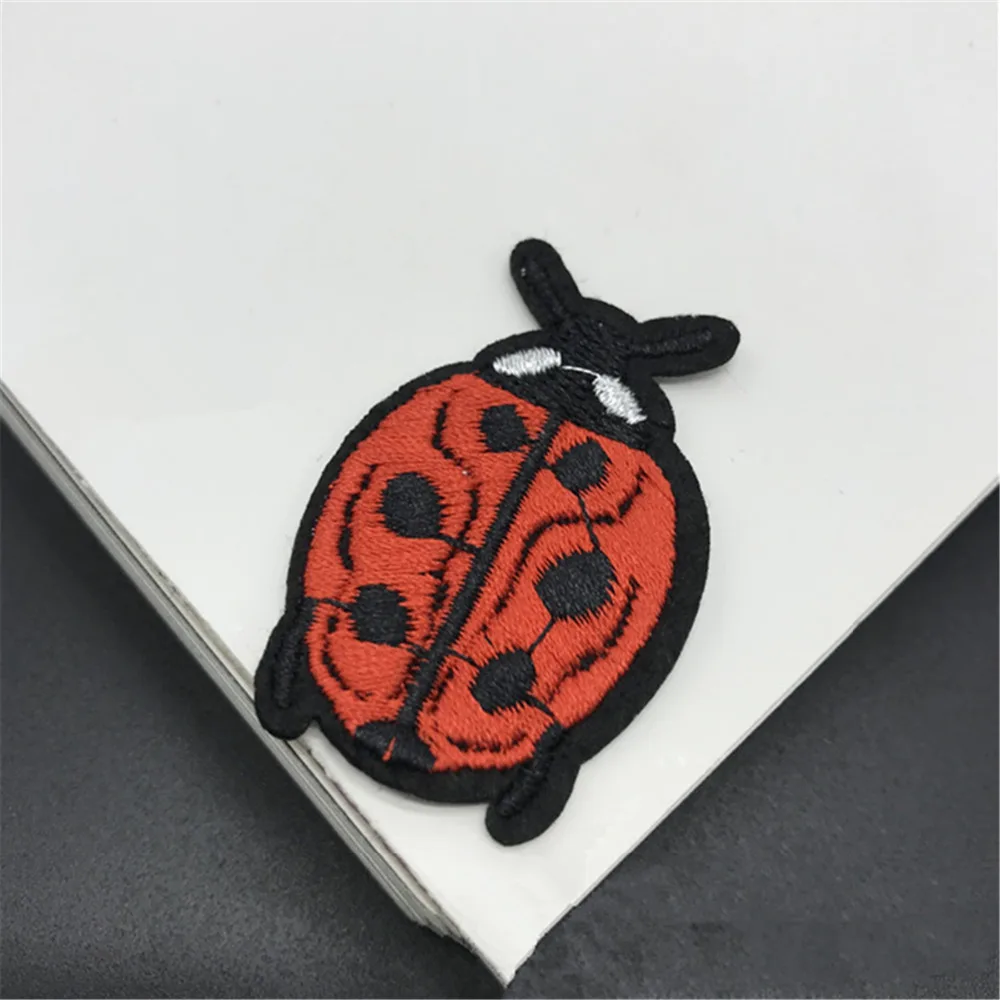 

DoreenBeads 2 PCs 3x5cm Insect Beetle Embroidery Patches Appliques Iron On Patch Sticker for T Shirt Coats Hats Pants DIY Crafts