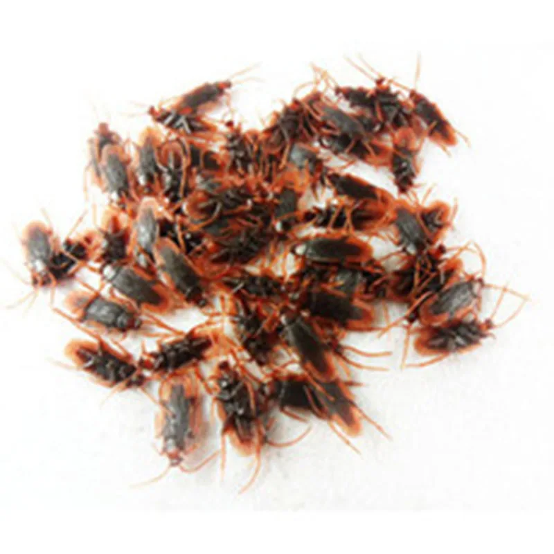 

2019 Hot 1Pcs Funny Tricky Joke Fake Lifelike roach Spider cobra Model Prop Halloween Gift Toy Party Decor for Kids Novelty toy