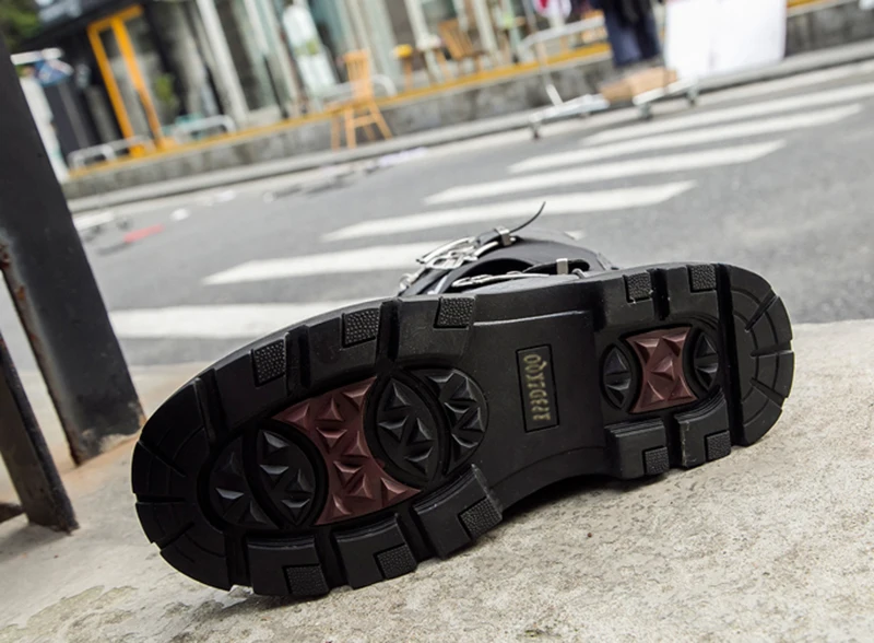 Дизайнерские модные мужские ботинки до середины голени с искусственным мехом в стиле милитари; Винтажные ботинки в байкерском стиле; черные армейские ботинки на массивном каблуке в стиле рок-панк; сезон зима