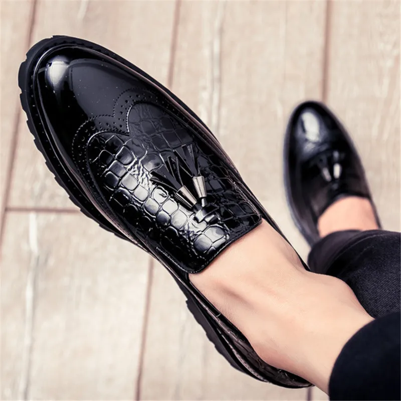 

UPUPER 2019 Leather Brogue Shoes Men Casual Shoes For Men Driving Moccasins Comfortable Slip On Fashion Loafers Shoes