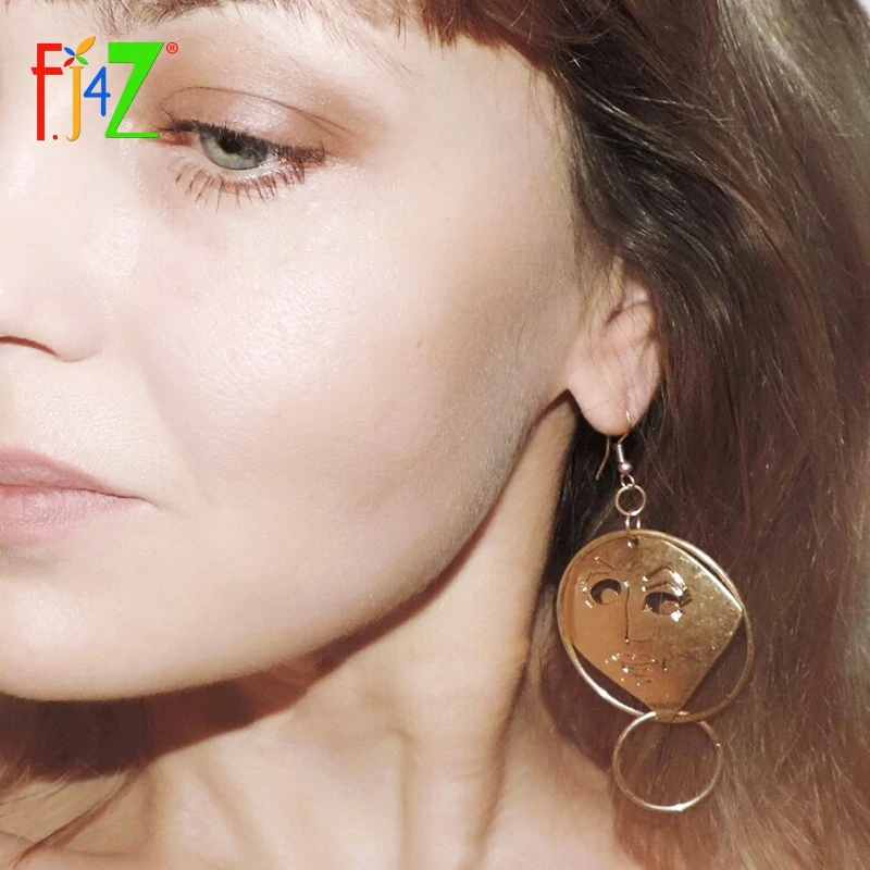 

F.J4Z New Top Trending Earring Fashion Designer Antique Gold Finishing Hollow Face Circle Mix-matched Women's Drop Earrings