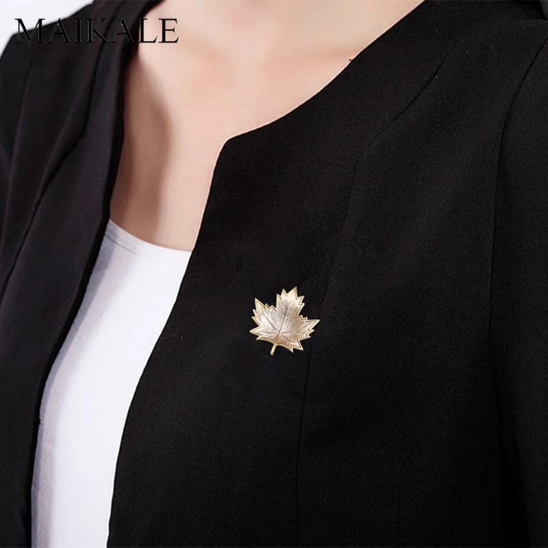 Женская металлическая брошка MAIKALE, винтажная брошка-булавка золотистого/серебристого цвета в виде кленового листа для подарка