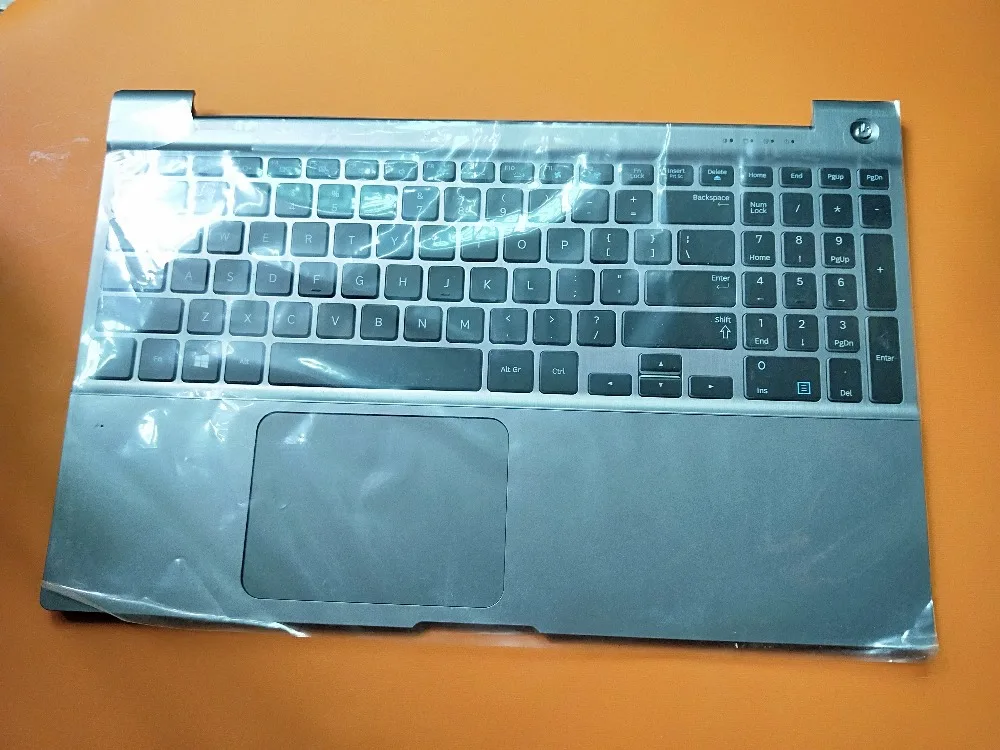 

New for Samsung NP700Z5A NP700Z5C NP700Z5B-W01UB Keyboard backlit see picture