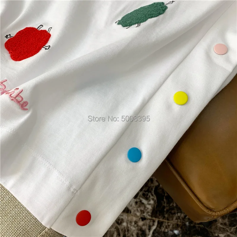 Женская белая футболка с разноцветными облачными вышитыми нашивками сбоку с пуговицами с коротким рукавом футболки топы 2019ss