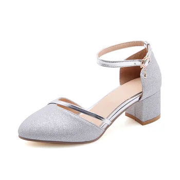 

2019 spring and summer new product with thick buckle with hollow sandals 32-46