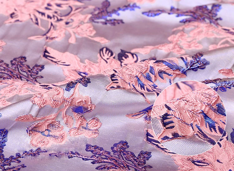 135 см ширина импортная Европейская и американская Высококачественная розовая Цветочная жаккардовая парча ткань, 3D пряжа окрашенная ткань для женского пальто, платья