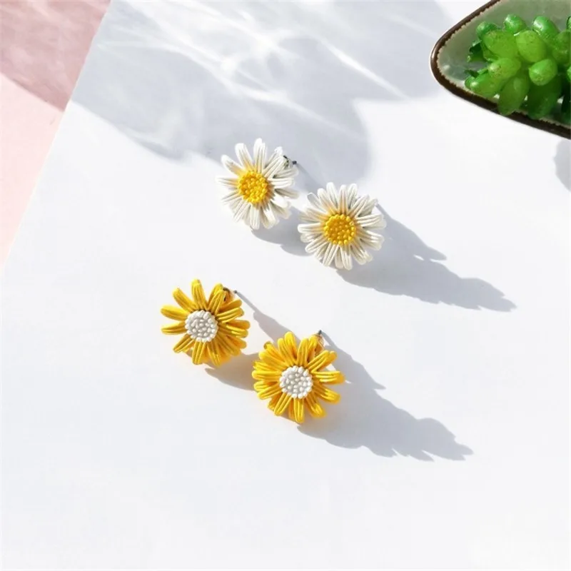 

Chrysanthemum Flower Earrings Fresh Sweet Japanese and Korean Girls Small Zou Simple Wild Art Fashion Earrings Jewelry