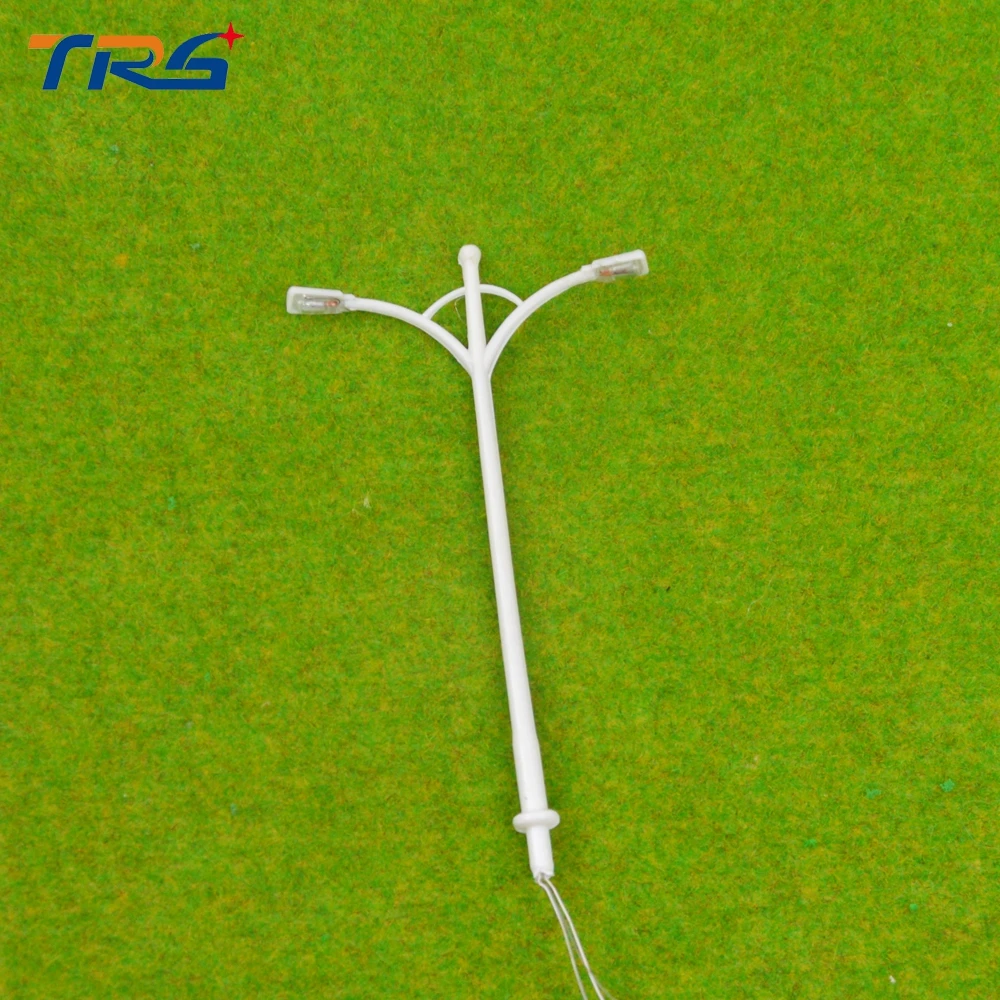 Teraysun 50pcs Double Heads Plastic Model Street Lamp HO Scale 1:100 Model Street Lights Lamppost