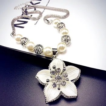 

jewelry saias Korean version of the Pearl Lily white flowers short necklace necklace chain pendant jewelry accessories