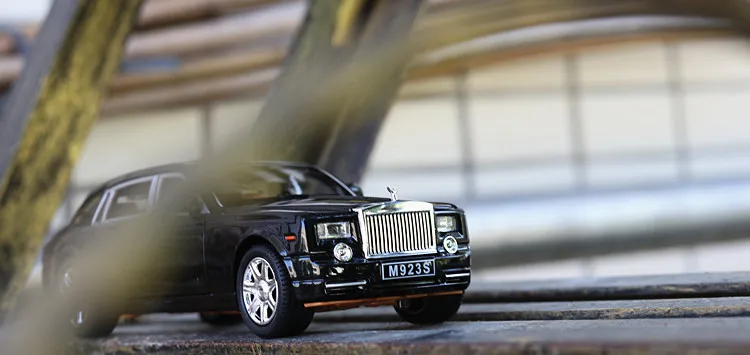 1:24 Rolls Royce phantom модели автомобилей металлическая модель звук и светильник оттягивающийся внедорожник для детей 7 дверей можно открыть миниатюрные автомобили