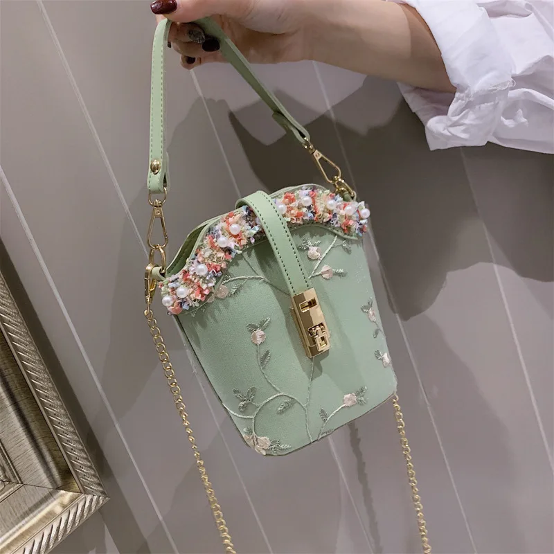 

fresh hand bucket bag female 2019 new Embroidered Korean version of the fashion chain single-shoulder bag oblique cross bag