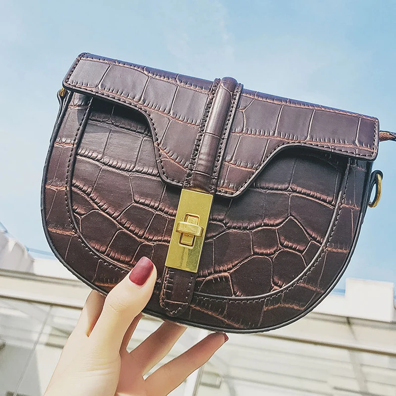 

2019 Chic Retro Style Crocodile Pattern PU Leather Saddle Bag Small Vintage Girl Single Shoulder Crossbody Bag Lock Flap Bag