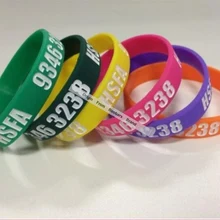 Одежда высшего качества Deboss Силиконовый браслет с логотипом поставщиков оптом дешево Силиконовые суженные браслеты/браслет для подарков