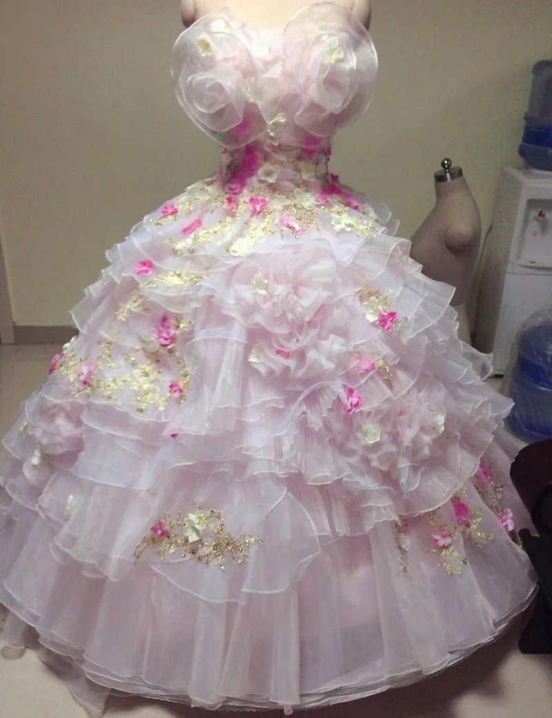 2017 Новое Прибытие Vestidos de 15 anos Quinceanera Платья Милая Рука Сделать Цветы Золотой