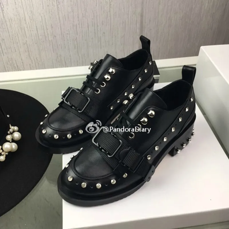 Moda Estilo Rockero Remaches Stud Mujeres Zapatos Oxford de Cuero Bling de  Punta Redonda de Cristal Chunky Grueso marca Bombas Sexy Zapatos de Las  Señoras|leather shoes|leather shoe brandswomen leather shoes - AliExpress