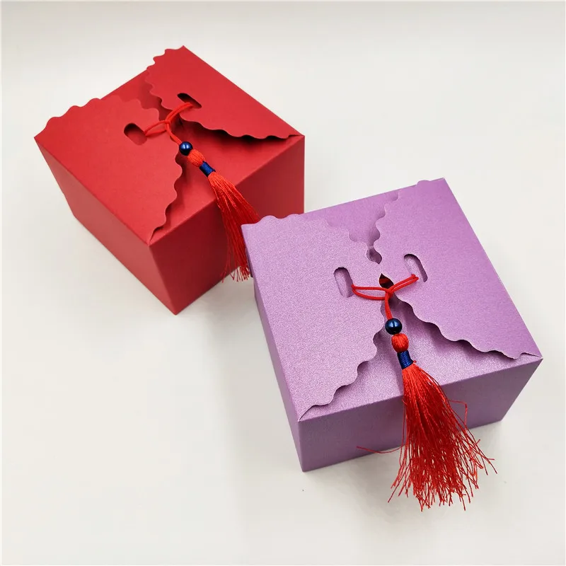 

50Pcs/Lot 9x9x6cm Various Red Tassel String Blue Beads Colorful Paper Cuboid Gift Packaging Box For China Wedding Engagement Box