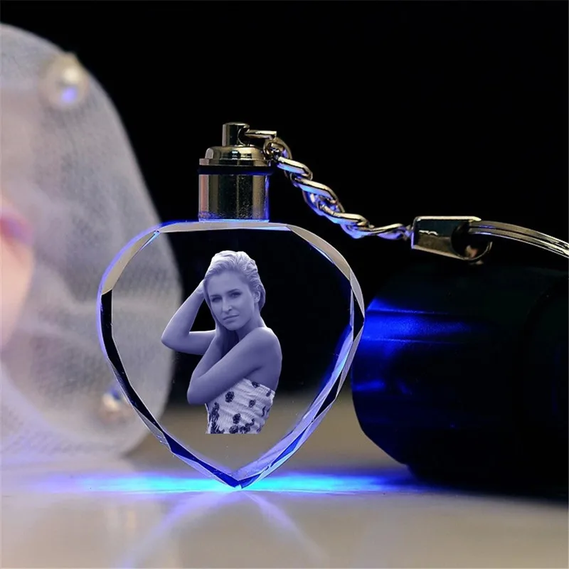 XINTOU индивидуальный кристалл брелок светодиодный свет в форме сердца 3D лазерная гравировка брелоки для свадьбы Юбилей Рождество праздник - Цвет: As Picture