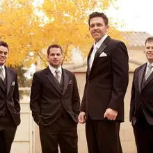 Индивидуальный заказ на двух пуговицах, комплект со смокингом жениха лацкан с тупым углом; Для мужчин костюм коричневый Женихи Для мужчин/Best мужские свадебные/костюмы для выпускного(пиджак+ штаны+ галстук+ жилет