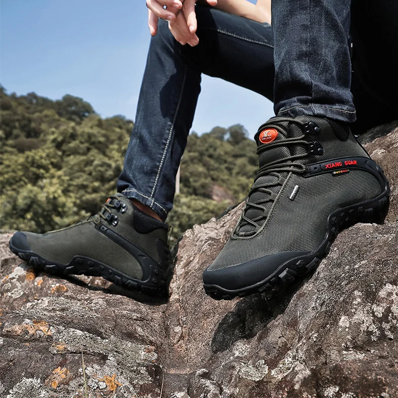 trekking shoes black