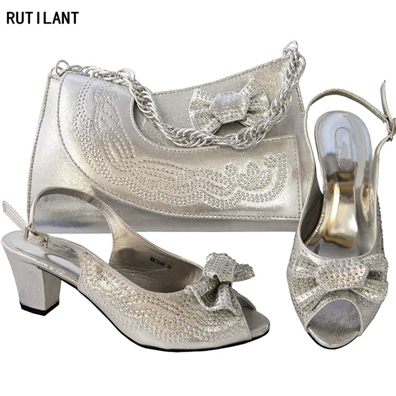 

Latest Sliver Color African Woman Matching Italian Shoe and Bag Set Decorated with Appliques Women Shoes and Bag Set In Italy