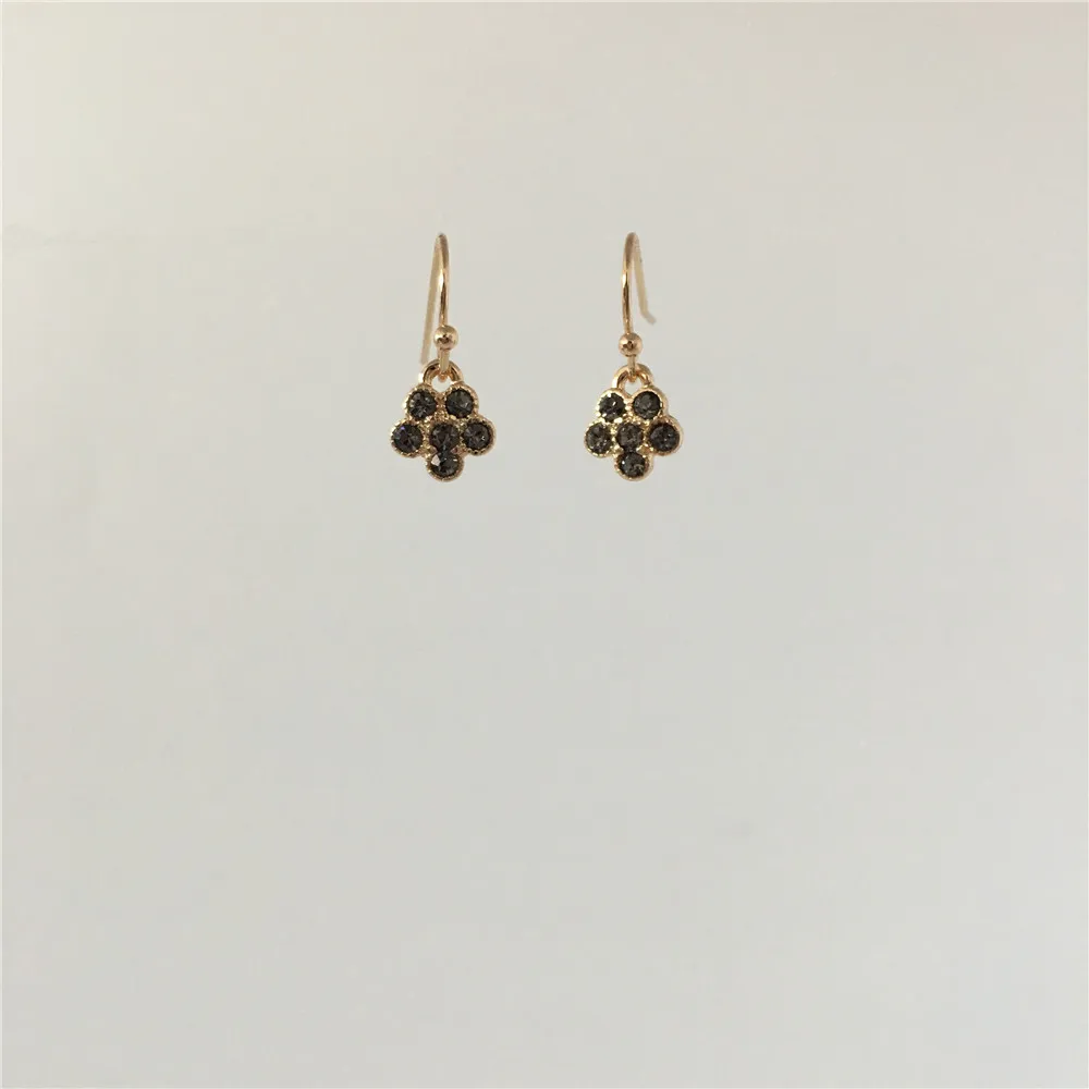 

PRETTY WOMEN EARRINGS GOLD COLOR PLATING BLACK STONE FLOWER SHAPE SMALL CHARM EARRINGS