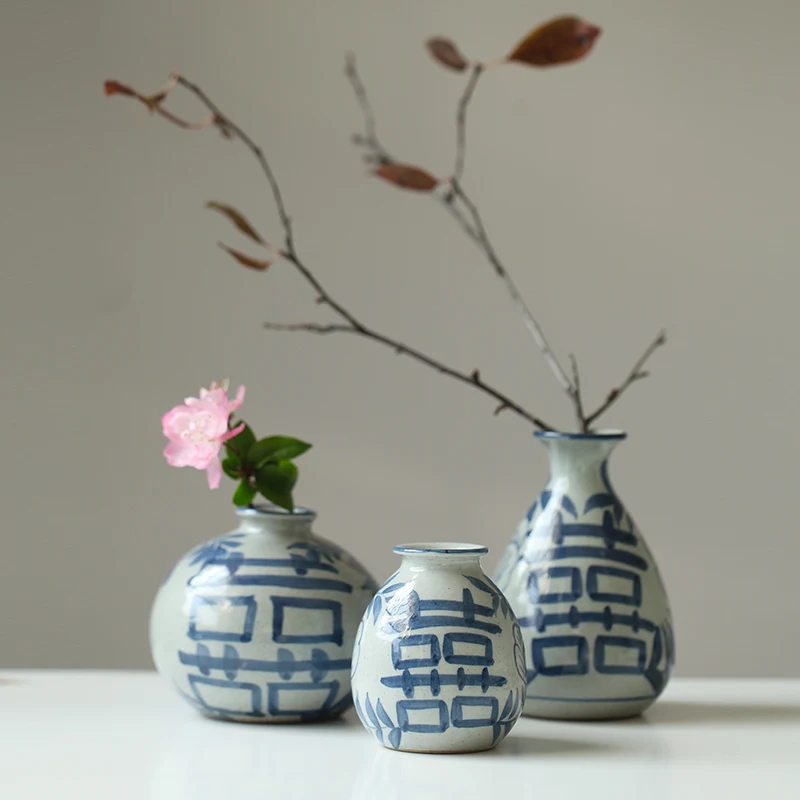 

Imitation of ancient blue and white porcelain of primitive simplicity hand-painted pottery mini ceramic flower vase